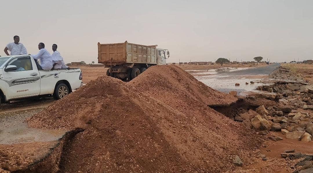 مدير هيئة الطرق والجسور بالخرطوم يتفقد طريق النيل الغربي مدير هيئة الطرق والجسور بالخرطوم يتفقد طريق النيل الغربي