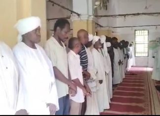 والي الخرطوم يؤدي صلاة الجمعة بمسجد الهاشماب العتيق والي الخرطوم يؤدي صلاة الجمعة بمسجد الهاشماب العتيق