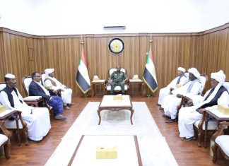 رئيس مجلس السيادة الإنتقالي يلتقي وفد قبيلة البشاريين رئيس مجلس السيادة الإنتقالي يلتقي وفد قبيلة البشاريين