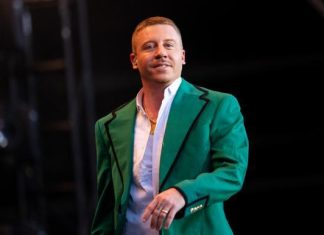 ماكليمور يلغي حفله بدبي احتجاجاً على دور الإمارات في حرب السودان ماكليمور يلغي حفله بدبي احتجاجاً على دور الإمارات في حرب السودان