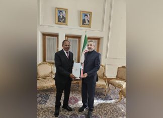 السفير عبدالعزيز حسن يقدم اوراق إعتماده لوزير الخارجية الإيراني السفير عبدالعزيز حسن يقدم اوراق إعتماده لوزير الخارجية الإيراني
