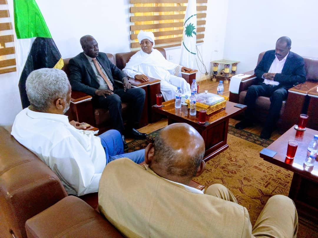 والي الشمالية يستقبل وزير الثقافة والاعلام الاتحادي والي الشمالية يستقبل وزير الثقافة والاعلام الاتحادي