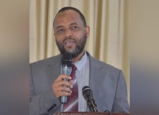 وزير الصحة الإتحادي يلتقي رئيس المجلس الاعلى لنظارات البجا وزير الصحة الإتحادي يلتقي رئيس المجلس الاعلى لنظارات البجا