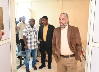 وزير الصحة الإتحادي يتفقد مستشفى ود الحليو ويلتزم بتطويره وزير الصحة الإتحادي يتفقد مستشفى ود الحليو ويلتزم بتطويره