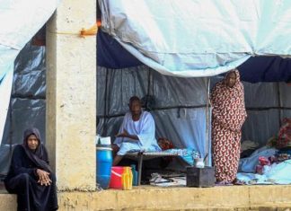الفيضانات في السودان تهدم المنازل وتشرّد عائلات النازحين الفيضانات في السودان تهدم المنازل وتشرّد عائلات النازحين