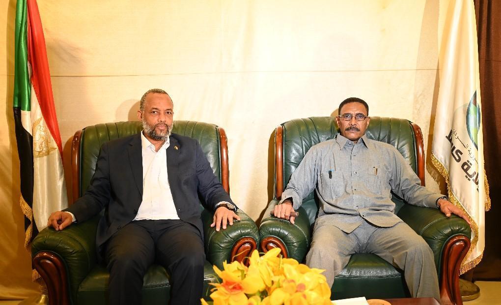 وزير الصحة يلتقي والي كسلا ويناقشا الوضع الصحي بعد ظهور الكوليرا بود الحليو وزير الصحة يلتقي والي كسلا ويناقشا الوضع الصحي بعد ظهور الكوليرا بود الحليو