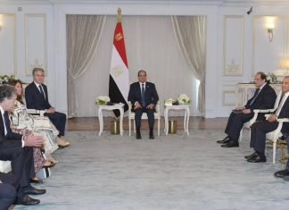 كشف أسباب تأجيل مغادرة وفد الحكومة السودانية الى القاهرة وعلاقة المبعوث الأمريكي كشف أسباب تأجيل مغادرة وفد الحكومة السودانية الى القاهرة وعلاقة المبعوث الأمريكي