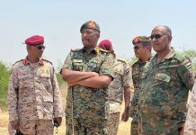 البرهان وسط متضرري كارثة طوكر وسواكن البرهان وسط متضرري كارثة طوكر وسواكن