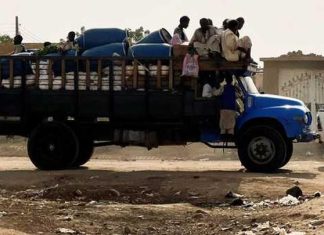 أزمة حرب وسيول مزدوجة.. كيف يتدبر السودانيون معيشتهم؟ أزمة حرب وسيول مزدوجة.. كيف يتدبر السودانيون معيشتهم؟
