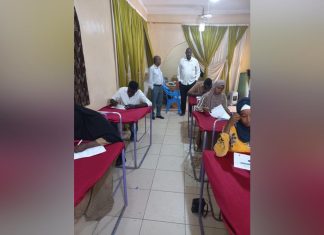 مدير جامعة بحري يقف على سير الإمتحانات لطلاب كلية العلوم الإنسانية مدير جامعة بحري يقف على سير الإمتحانات لطلاب كلية العلوم الإنسانية