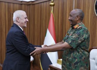 رئيس مجلس السيادة يلتقي سفير دولة فلسطين لدى السودان رئيس مجلس السيادة يلتقي سفير دولة فلسطين لدى السودان