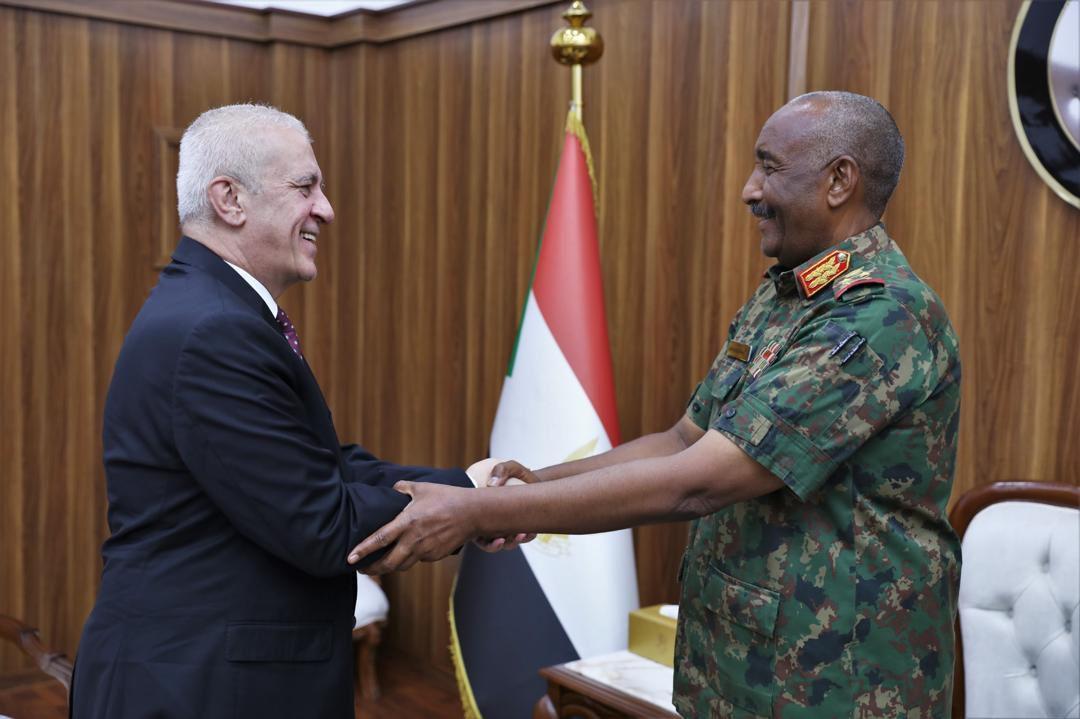 رئيس مجلس السيادة يلتقي سفير دولة فلسطين لدى السودان رئيس مجلس السيادة يلتقي سفير دولة فلسطين لدى السودان