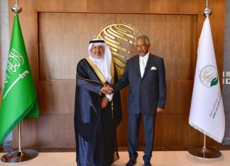 السفير دفع الله الحاج يزور مركز الملك سلمان السفير دفع الله الحاج يزور مركز الملك سلمان