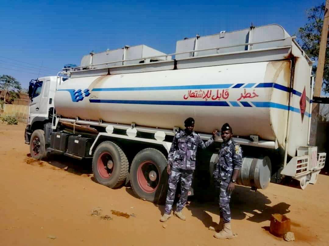اللجنة المجتمعية لتأهيل الطرق الداخلية وردم البرك بالنهود تواصل اعمالها اللجنة المجتمعية لتأهيل الطرق الداخلية وردم البرك بالنهود تواصل اعمالها