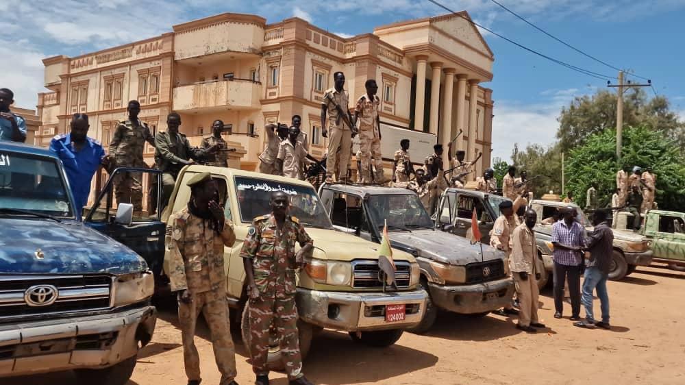 المدير التنفيذي للنهود يدشن إنطلاقة المرحلة الثانية من العملية الأمنية المدير التنفيذي للنهود يدشن إنطلاقة المرحلة الثانية من العملية الأمنية