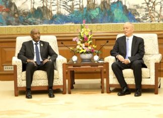 البرهان يعبر عن تقديره لمواقف الصين الداعمة للسودان في المحافل الدولية البرهان يعبر عن تقديره لمواقف الصين الداعمة للسودان في المحافل الدولية