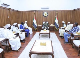 رئيس مجلس السيادة القائد العام يلتقي وفد الختمية بالبحر الأحمر رئيس مجلس السيادة القائد العام يلتقي وفد الختمية بالبحر الأحمر