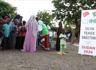 “الإغاثة الإنسانية” التركية توزع 40 ألف طرد مساعدات بالسودان "الإغاثة الإنسانية" التركية توزع 40 ألف طرد مساعدات بالسودان
