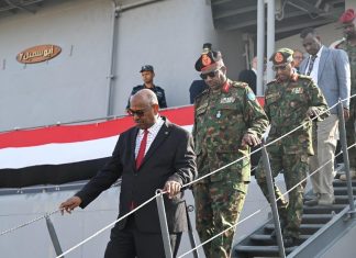 وصول سفينة مساعدات انسانية مصرية إلى بورتسودان وصول سفينة مساعدات انسانية مصرية إلى بورتسودان