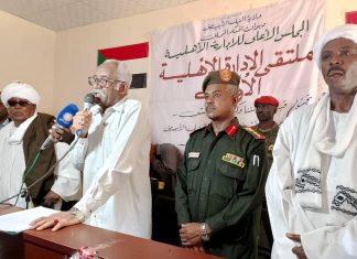 والى النيل اﻻبيض يمتدح دور الادارة اﻻهلية فى السلم والحرب والى النيل اﻻبيض يمتدح دور الادارة اﻻهلية فى السلم والحرب
