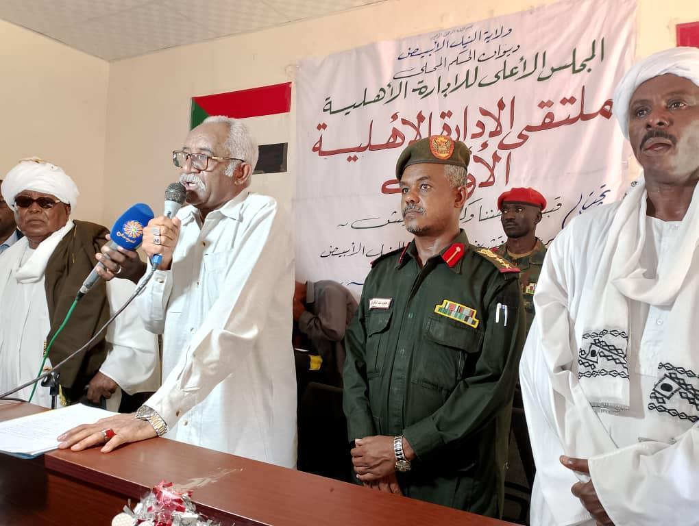 والى النيل اﻻبيض يمتدح دور الادارة اﻻهلية فى السلم والحرب والى النيل اﻻبيض يمتدح دور الادارة اﻻهلية فى السلم والحرب