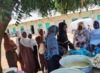 أطفال بلا حدود تنظم وجبة إفطار لتلميذات مدرسة أم الحسن بالأبيض أطفال بلا حدود تنظم وجبة إفطار لتلميذات مدرسة أم الحسن بالأبيض