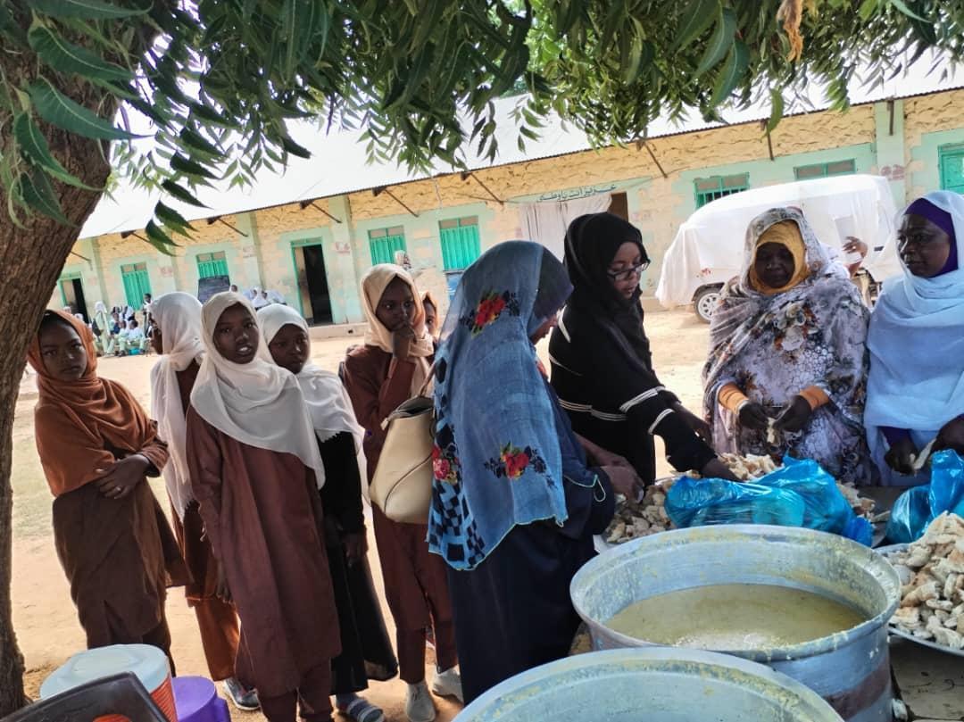 أطفال بلا حدود تنظم وجبة إفطار لتلميذات مدرسة أم الحسن بالأبيض أطفال بلا حدود تنظم وجبة إفطار لتلميذات مدرسة أم الحسن بالأبيض