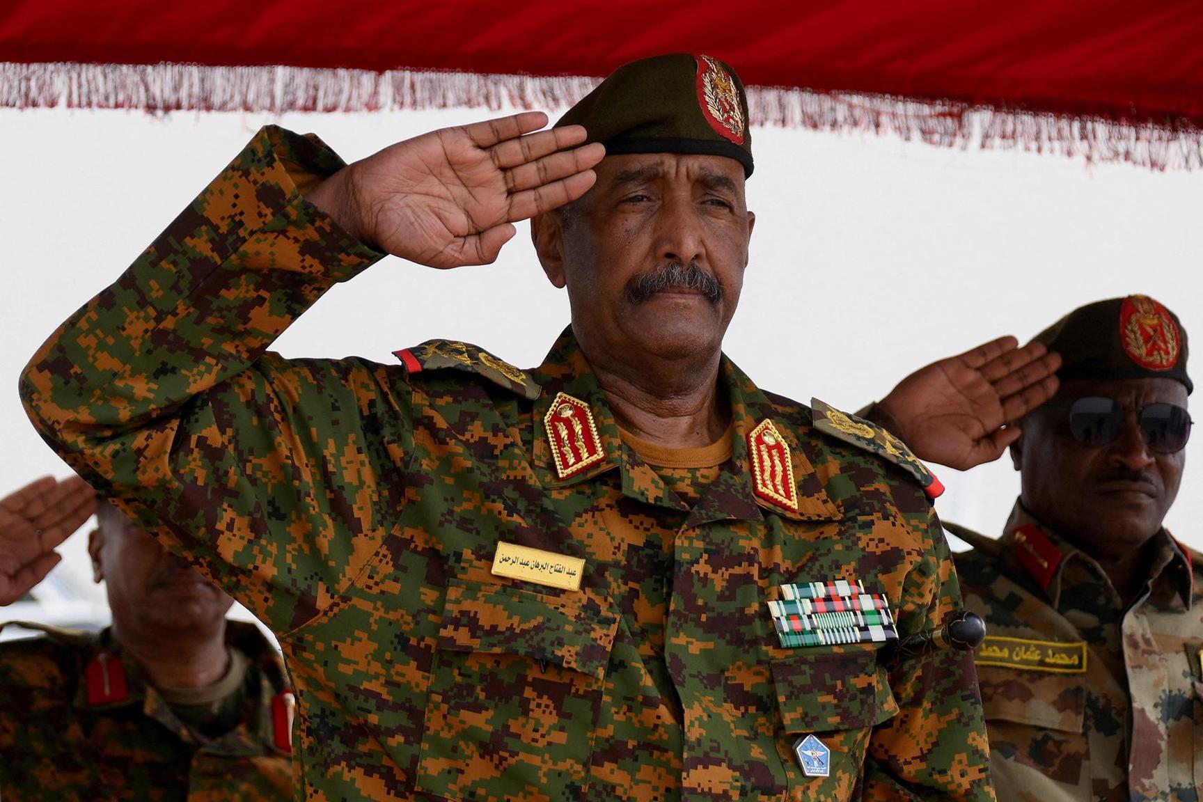 الجيش السوداني يشن هجوما غير مسبوق على الدعم السريع بالخرطوم الجيش السوداني يشن هجوما غير مسبوق على الدعم السريع بالخرطوم