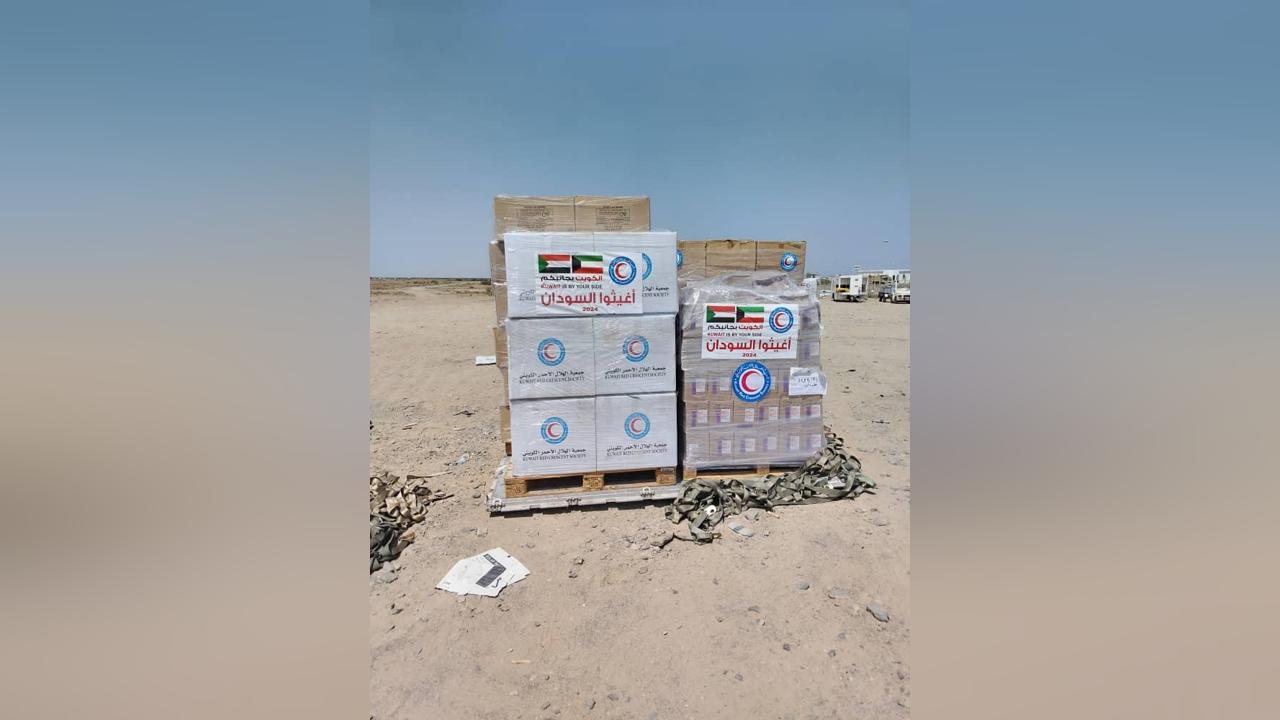 وصول طائرة المساعدات ال13 ضمن الجسر الجوي الكويتي للسودان وصول طائرة المساعدات ال13 ضمن الجسر الجوي الكويتي للسودان