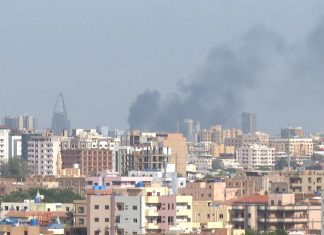 الجيش يقصف مواقع الدعم السريع بالخرطوم ويخوض معارك بالجنينة والفاشر الجيش يقصف مواقع الدعم السريع بالخرطوم ويخوض معارك بالجنينة والفاشر