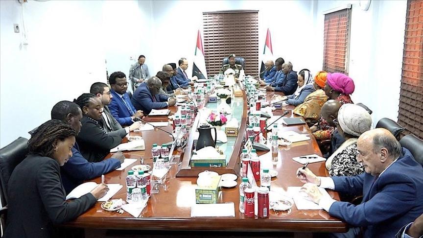 البرهان لوفد إفريقي: السودان يواجه 