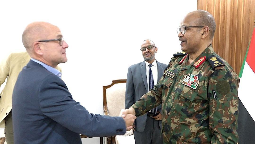مجلس السيادة يضع إنتهاكات قوات الدعم السريع أمام وفد أمريكي ويتلقى وعدا بهذه الأشياء مجلس السيادة يضع إنتهاكات قوات الدعم السريع أمام وفد أمريكي ويتلقى وعدا بهذه الأشياء