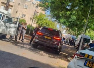 6 مصابين بعملية طعن بالخضيرة شمال تل أبيب 6 مصابين بعملية طعن بالخضيرة شمال تل أبيب