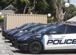 شرطة كاليفورنيا تشتكي من سيارات “تسلا” الشرطية وتريد العودة إلى محركات الوقود شرطة كاليفورنيا تشتكي من سيارات "تسلا" الشرطية وتريد العودة إلى محركات الوقود