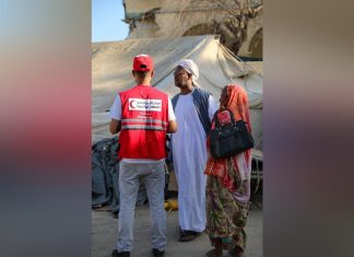 الهلال الأحمر القطري يوزع مساعدات للمتضررين بمركز الموانئ ببورتسودان الهلال الأحمر القطري يوزع مساعدات للمتضررين بمركز الموانئ ببورتسودان