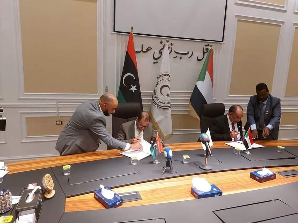 التوقيع على البرنامج التنفيذي للتعاون المشترك بين السودان وليبيا في مجال التعليم العالي والبحث العلمي التوقيع على البرنامج التنفيذي للتعاون المشترك بين السودان وليبيا في مجال التعليم العالي والبحث العلمي