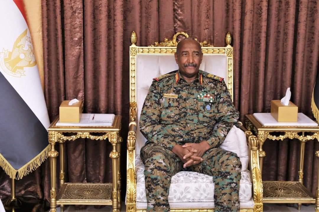 رئيس مجلس السيادة عبد الفتاح البرهان يتسلم رسالة خطية من رئيس جمهورية جنوب السودان سلفاكير ميارديت رئيس مجلس السيادة عبد الفتاح البرهان يتسلم رسالة خطية من رئيس جمهورية جنوب السودان سلفاكير ميارديت