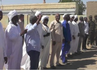 المدير التنفيذي لمحلية القولد يستقبل قافلة الاسناد للقوات المسلحة المدير التنفيذي لمحلية القولد يستقبل قافلة الاسناد للقوات المسلحة