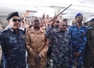 وزير الداخلية السوداني يُشدد على عدم تسييس تقديم المساعدات الإنسانية وزير الداخلية السوداني يُشدد على عدم تسييس تقديم المساعدات الإنسانية