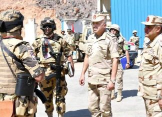 رئيس أركان الجيش المصري يتفقد الحدود مع السودان رئيس أركان الجيش المصري يتفقد الحدود مع السودان