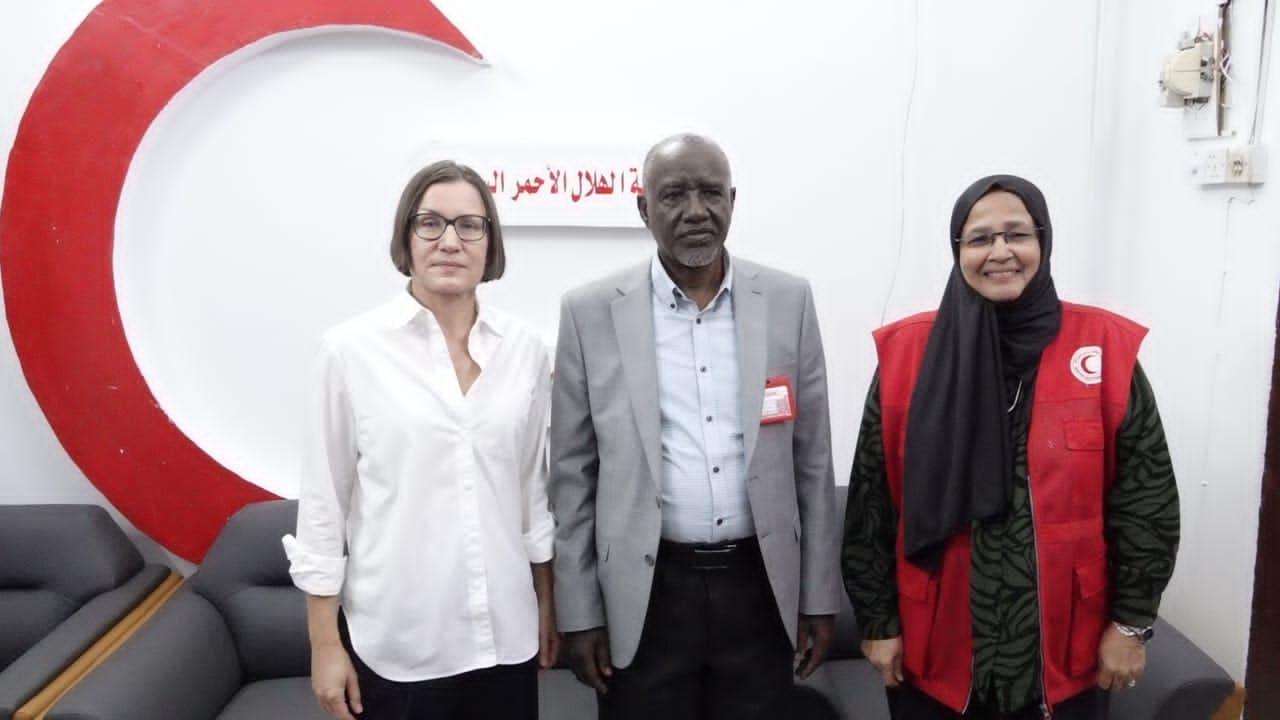 الأمين العام للهلال الأحمر تلتقي رئيس اللجنة الدولية للصليب الأحمر ببورتسودان الأمين العام للهلال الأحمر تلتقي رئيس اللجنة الدولية للصليب الأحمر ببورتسودان