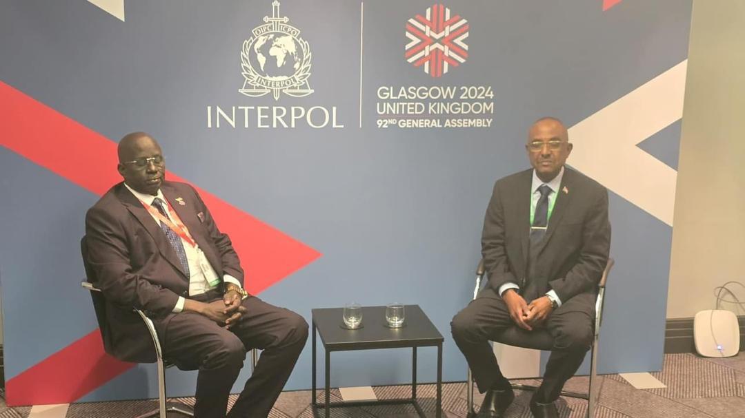 مدير عام قوات الشرطة يلتقى بنظرائه الجنوب سودانى والرواندى على هامش اجتماعات الجمعية العامة للإنتربول بمدينة غلاسكو مدير عام قوات الشرطة يلتقى بنظرائه الجنوب سودانى والرواندى على هامش اجتماعات الجمعية العامة للإنتربول بمدينة غلاسكو