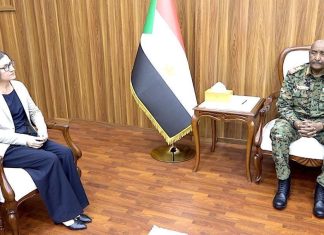 البرهان يبلغ رئيسة الصليب الأحمر تحفظات عن أداءها في السودان البرهان يبلغ رئيسة الصليب الأحمر تحفظات عن أداءها في السودان