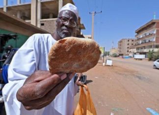 الخبز السوداني يغزو الأسواق المصرية ويثير الجدل الخبز السوداني يغزو الأسواق المصرية ويثير الجدل