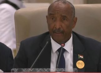 البرهان: جرائم الدعم السريع لا تقل خطورة عن جرائم الإحتلال الإسرائيلي ويجب حل الدولتين وإنهاء الإحتلال.. نص كلمة رئيس مجلس السيادة أمام القمة العربية الإسلامية البرهان: جرائم الدعم السريع لا تقل خطورة عن جرائم الإحتلال الإسرائيلي ويجب حل الدولتين وإنهاء الإحتلال.. نص كلمة رئيس مجلس السيادة أمام القمة العربية الإسلامية