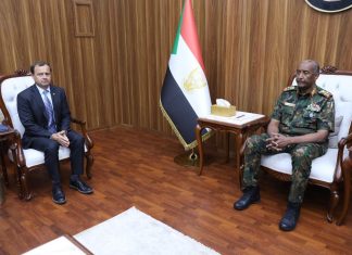 رئيس مجلس السيادة الإنتقالي القائد العام للقوات المسلحة يلتقي المبعوث الأمريكي للسودان رئيس مجلس السيادة الإنتقالي القائد العام للقوات المسلحة يلتقي المبعوث الأمريكي للسودان