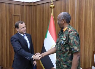 البرهان يوافق على مقترحات من المبعوث الأمريكي لايقاف الحرب في السودان البرهان يوافق على مقترحات من المبعوث الأمريكي لايقاف الحرب في السودان