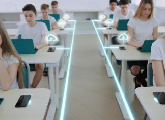 شركة تكنولوجيا روسية تقدم عرض عمل لطفل يبلغ 7 سنوات شركة تكنولوجيا روسية تقدم عرض عمل لطفل يبلغ 7 سنوات