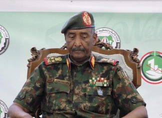 لدى مخاطبته الجلسة الافتتاحية للمؤتمر الاقتصادي الاول البرهان يناشد القوى السياسية لتوحيد الصف للقضاء على التمرد لدى مخاطبته الجلسة الافتتاحية للمؤتمر الاقتصادي الاول البرهان يناشد القوى السياسية لتوحيد الصف للقضاء على التمرد