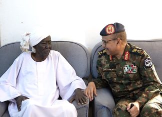 الفريق إبراهيم جابر يطمئن على صحة الدكتور الفنان عبدالقادر سالم الفريق إبراهيم جابر يطمئن على صحة الدكتور الفنان عبدالقادر سالم